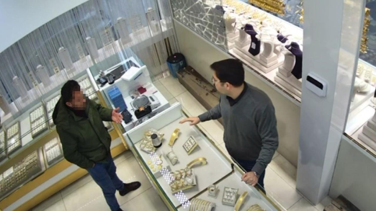 Sahte bilezikleri verip pazarlıkla fazla altın almak isterken yakalandı