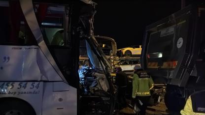 Sakarya TEM Otoyolu’nda feci kaza: 1 ölü, 19 yaralı