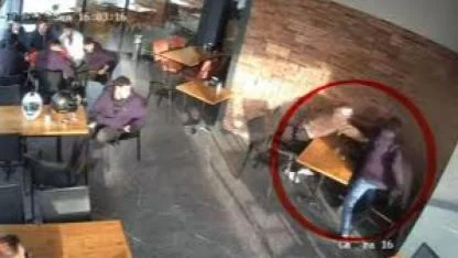 Samsun’da fırında bıçaklı saldırı kamerada: 2 yaralı