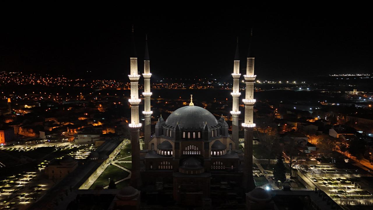 Selimiye Camii’nin ışıkları yıllar sonra yeniden yandı