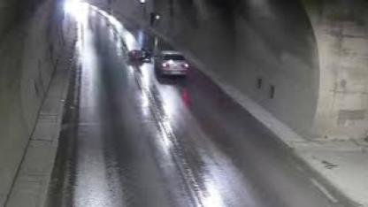 Sollamaya çalıştığı otomobilin önüne düştü