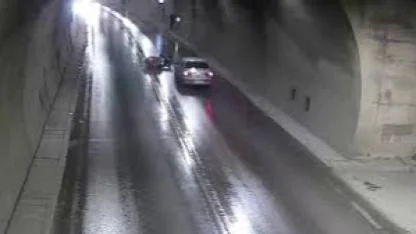 Sollamaya çalıştığı otomobilin önüne düştü