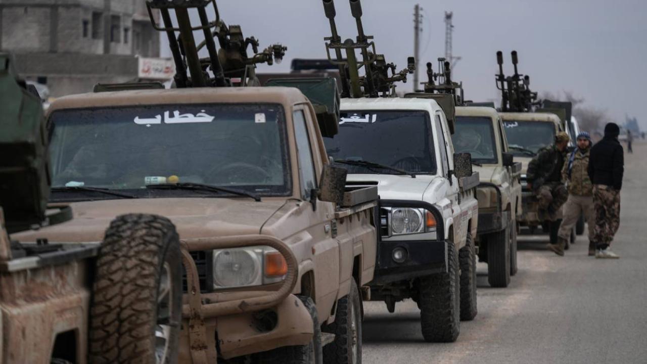 Suriye ordusu: "Askeri birlikler Deir Hafer'den Fırat'ın batısına girmeye başladı"