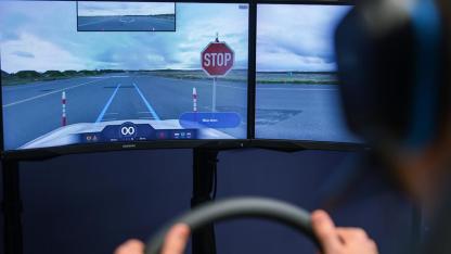 Sürücü adayları Japonya’da yoğun kamp programından, Çin’de 4 aşamalı sınav maratonundan geçiyor