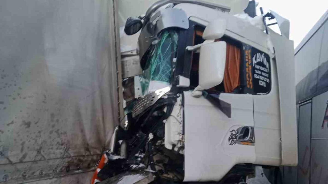 Tamir ettiği araç içerisinde sıkıştı