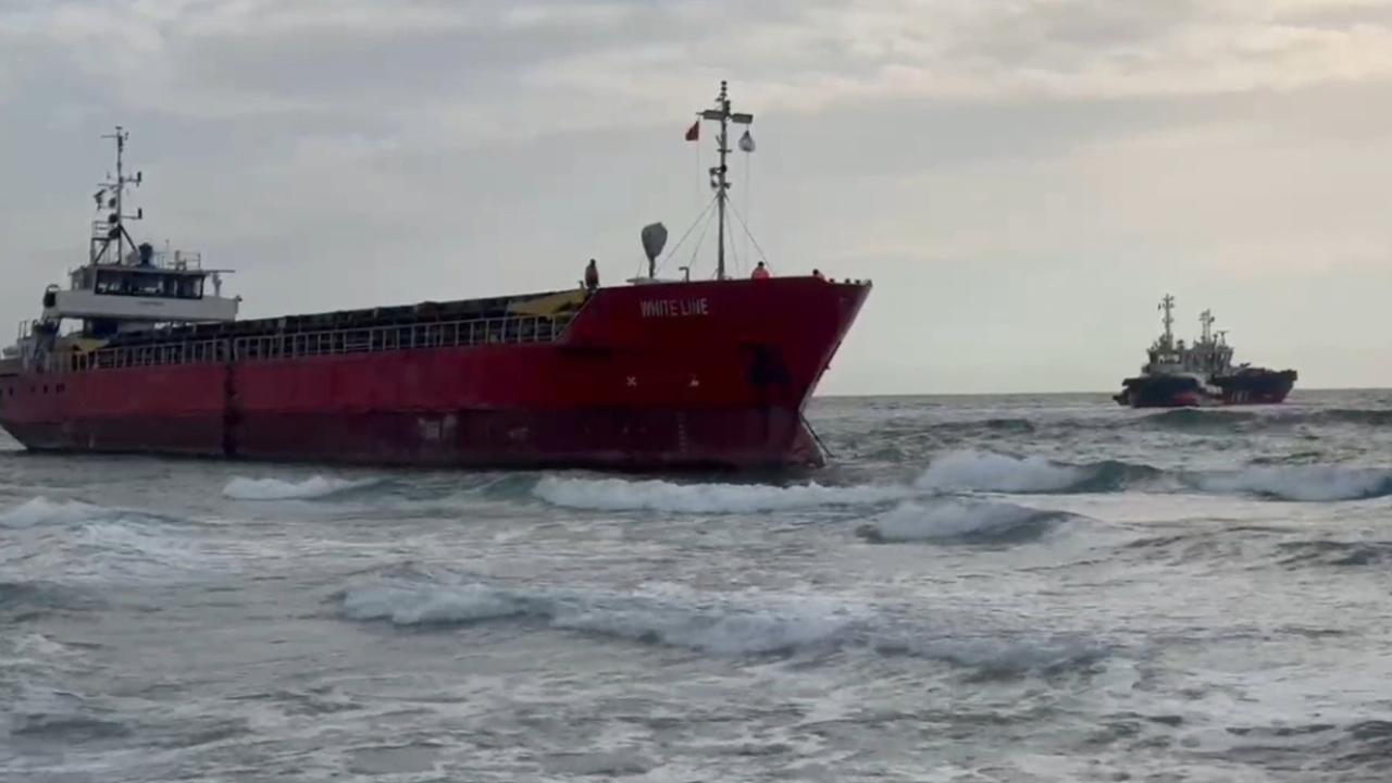 Tekirdağ’da karaya oturan gemi kurtarıldı