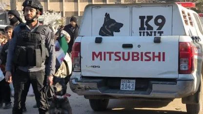 Terörden temizlenen Rakka'da özel eğitimli köpeklerle bomba arama çalışmaları