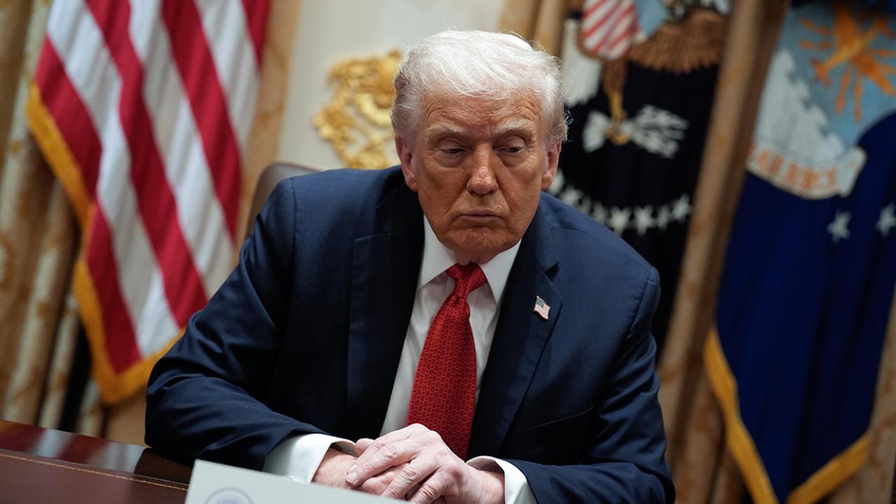 Trump: "İranlı vatanseverler, protestolarınıza devam edin, yardım yolda"