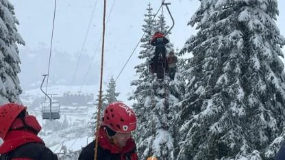 Uludağ’da telesiyej arızası: 52 tatilci kurtarıldı, 8 kişiyi kurtarma çalışması sürüyor