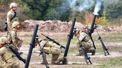 Vatan savunmasının kahramanları zorlu eğitimlerden geçiyor