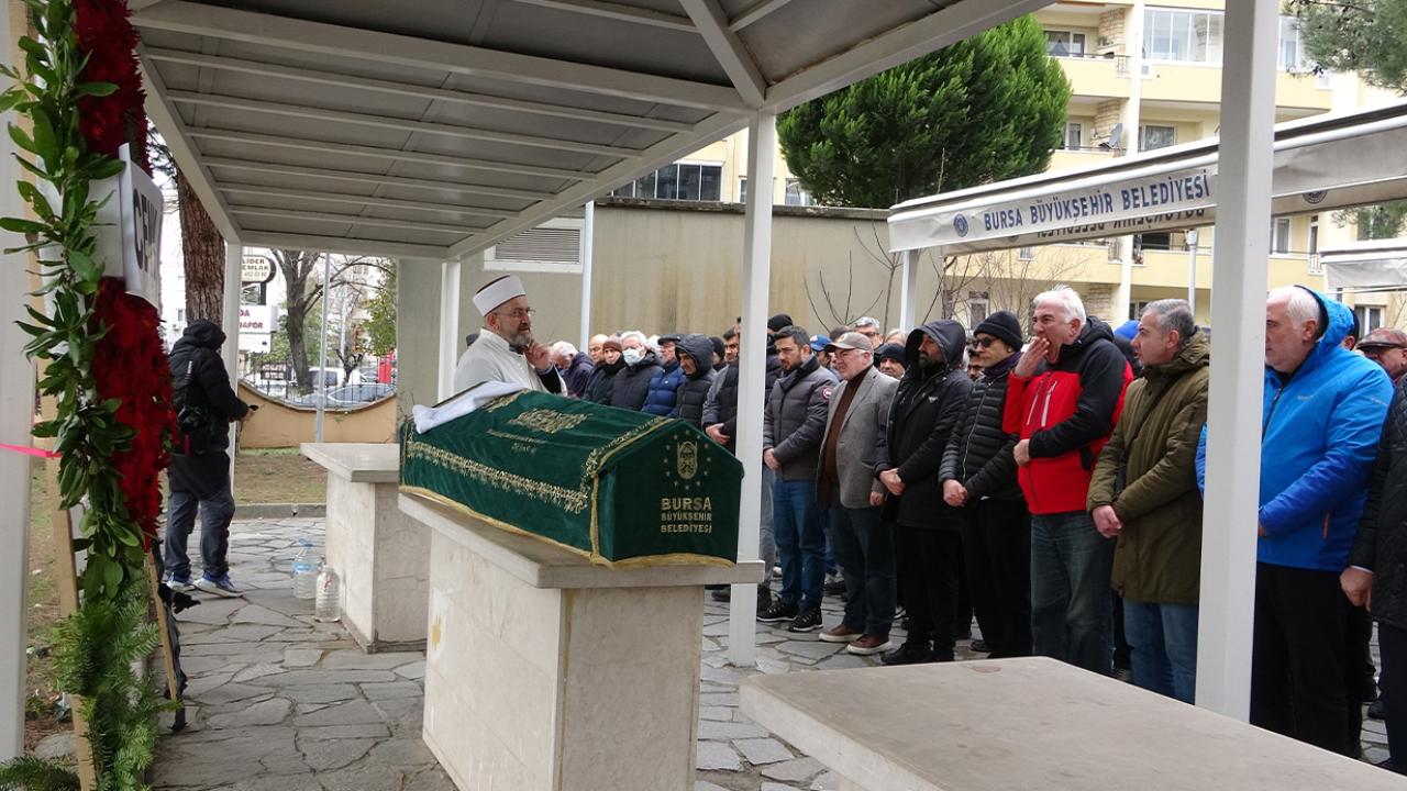 Yazar Ahmet Turan Alkan Bursa’da toprağa verildi