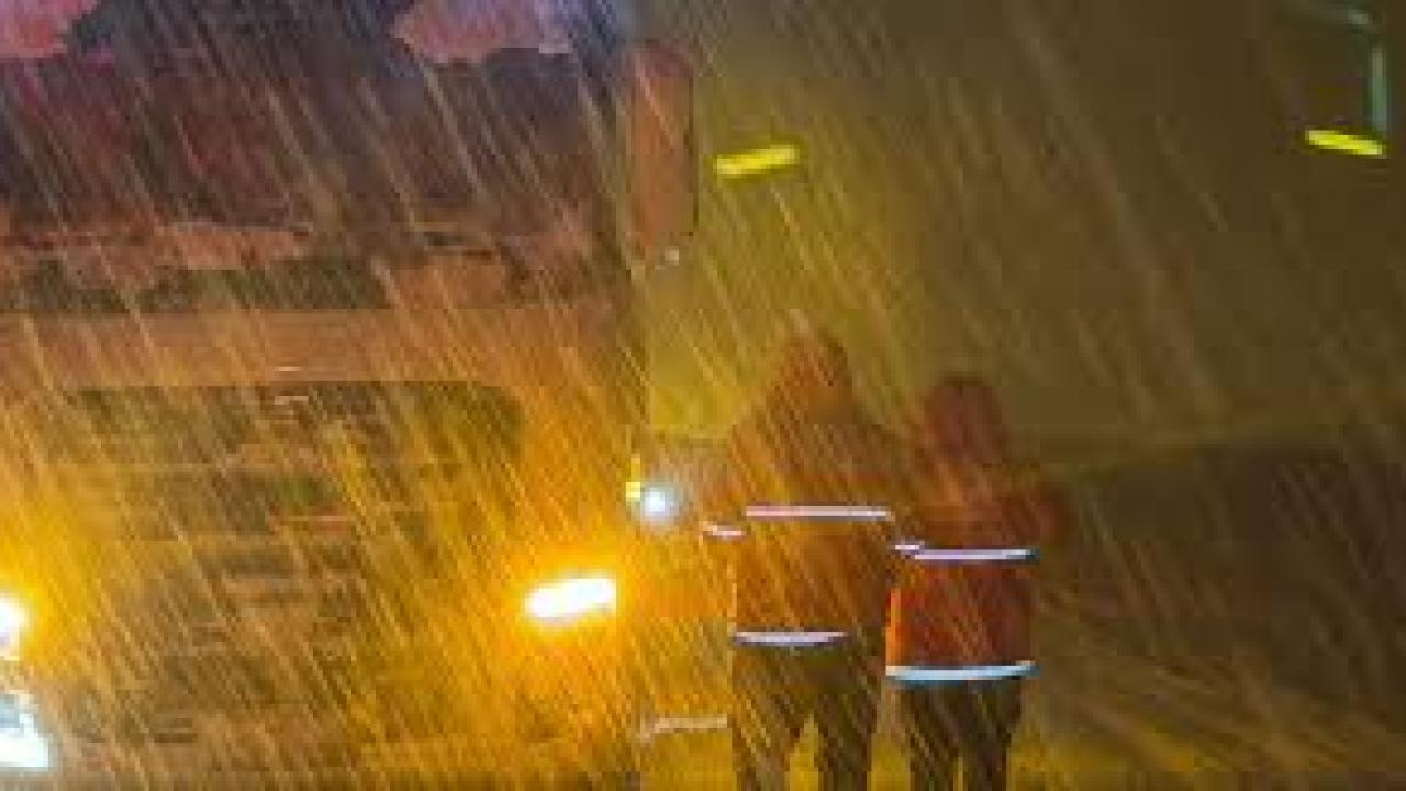 Yolda mahsur kalan 180 kişinin imdadına Kızılay yetişti