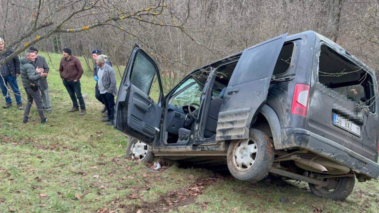 Yoldan çıkan araç 60 metrelik uçuruma yuvarlandı: 1 ölü, 2 yaralı