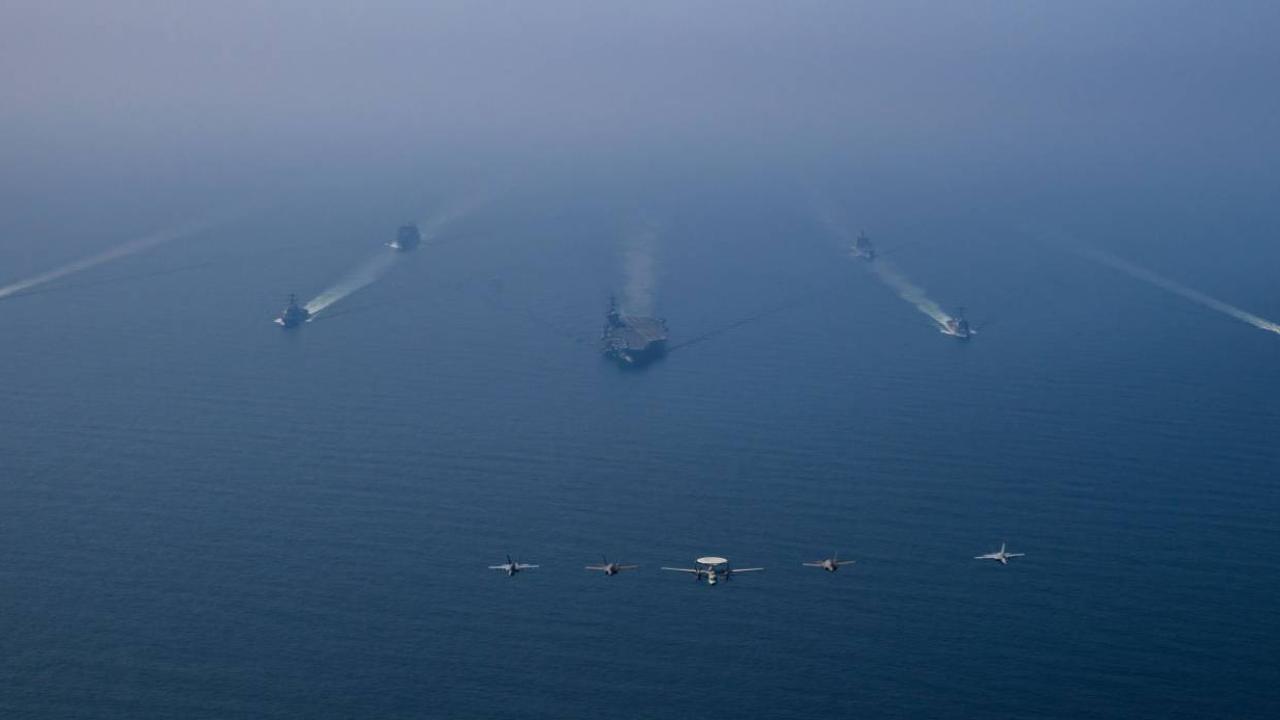 ABD ordusu, Umman Denizi’ndeki uçak gemisi grubunun fotoğraflarını paylaştı