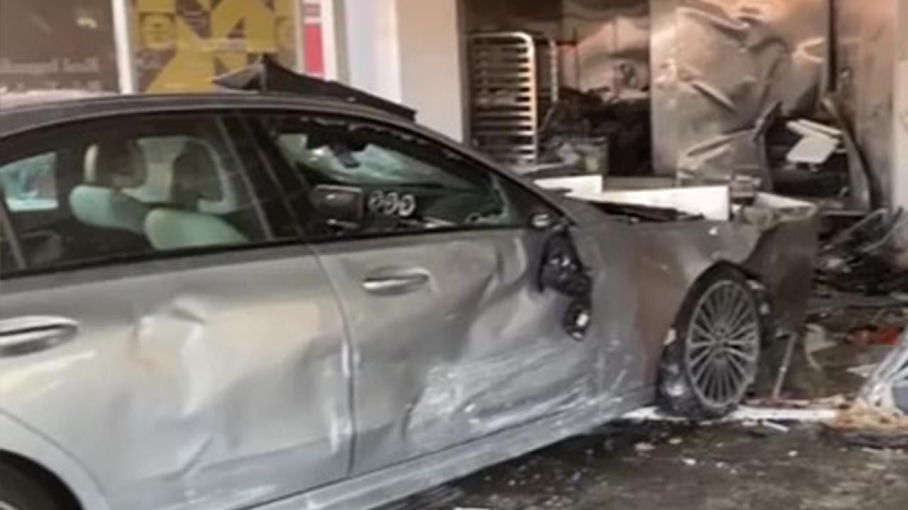 ABD’nin Los Angeles şehrinde binek araç markete daldı: 3 ölü 6 yaralı