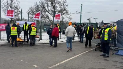 Almanya’da 100 bin çalışan iş bıraktı, toplu taşıma durma noktasına geldi