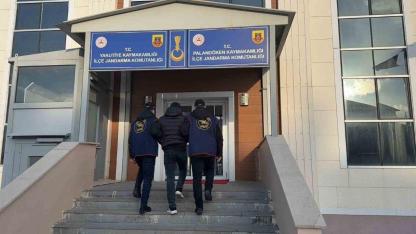 Aranan şahıslar Jandarmadan kaçamadı