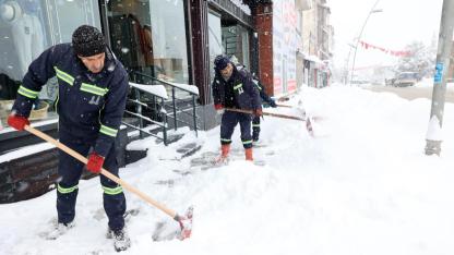 Büyükşehir’in kar timleri 7/24 sahada