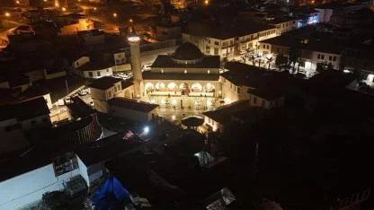 Depremin ardından Habibi Necar Camii’nde ilk teravihi kılındı