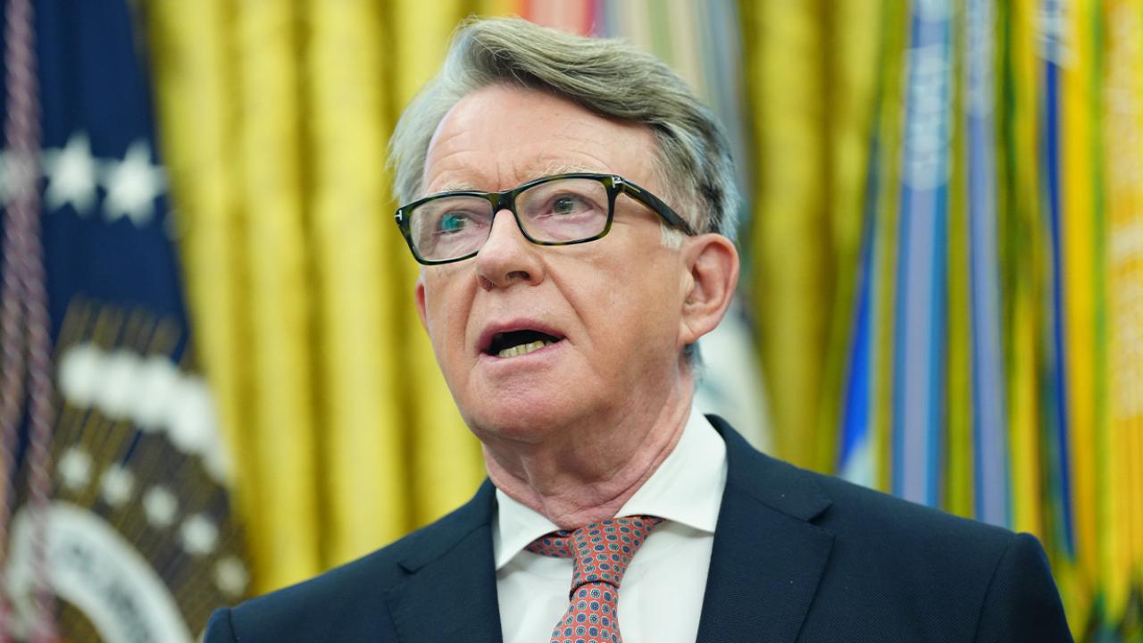 Devlet sırlarını Epstein ile paylaşmakla suçlanan İngiliz siyasetçi Mandelson gözaltına alındı