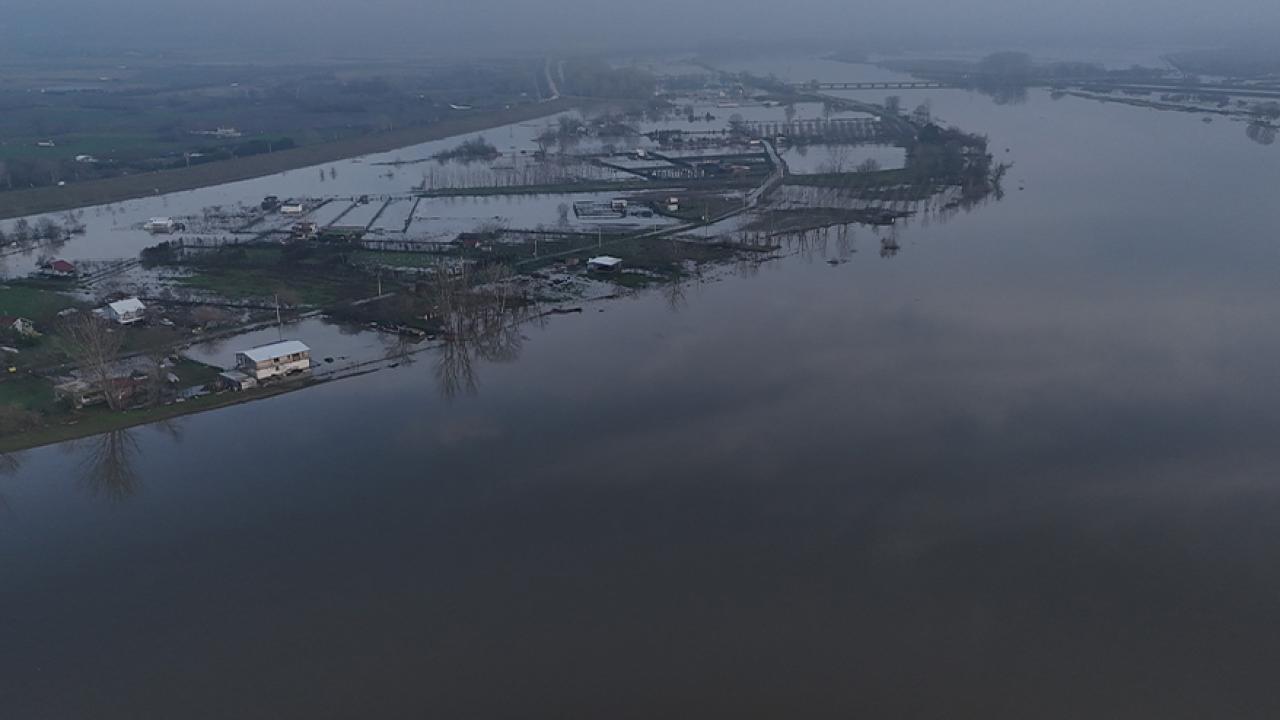 Edirne’de "turuncu alarm" seviyesindeki Meriç Nehri’nde su debisi düşmeye başladı