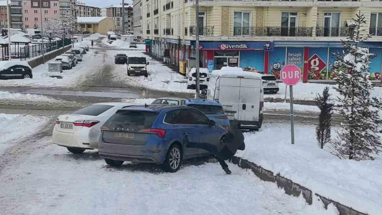 Erzurum’da 5 araçlı zincirleme kaza