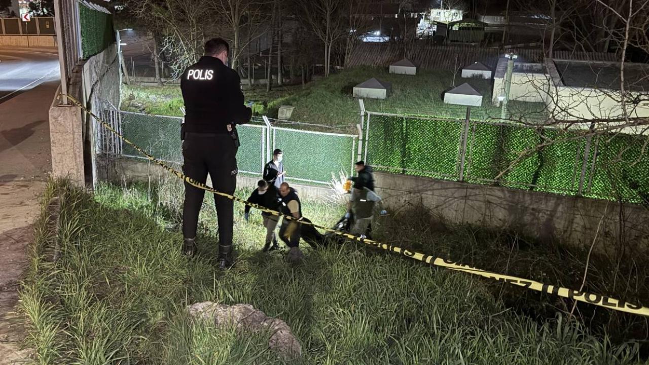 Eyüpsultan’da bir kişi yol kenarında ölü bulundu