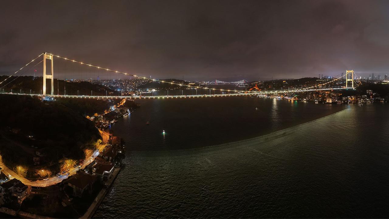 Fatih Sultan Mehmet Köprüsü kanser hastası çocuklar için sarıya büründü