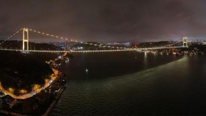 Fatih Sultan Mehmet Köprüsü kanser hastası çocuklar için sarıya büründü