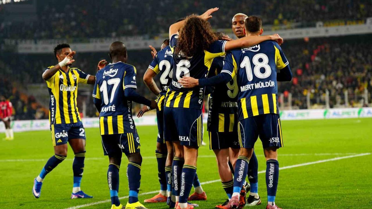 Fenerbahçe’nin namağlup ünvanını 21. haftada da sürdürdü