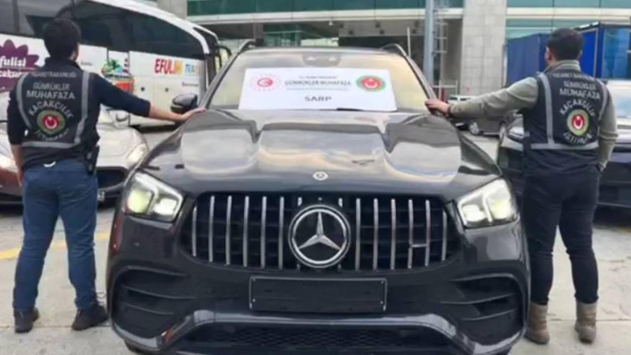 Gümrükten usulsüz geçirilen 65 lüks araca el konuldu: 22 gözaltı
