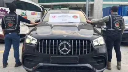 Gümrükten usulsüz geçirilen 65 lüks araca el konuldu: 22 gözaltı