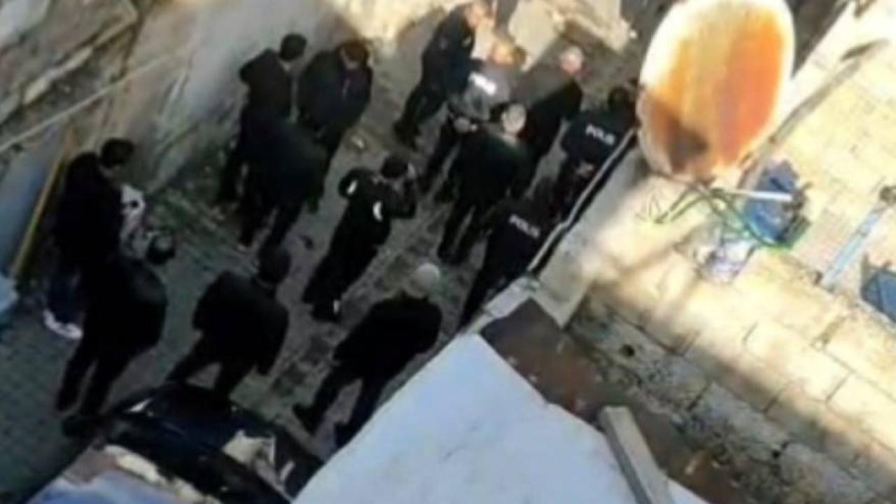 Gündüz vakti girdikleri evdeki 2 kadını darbettiler