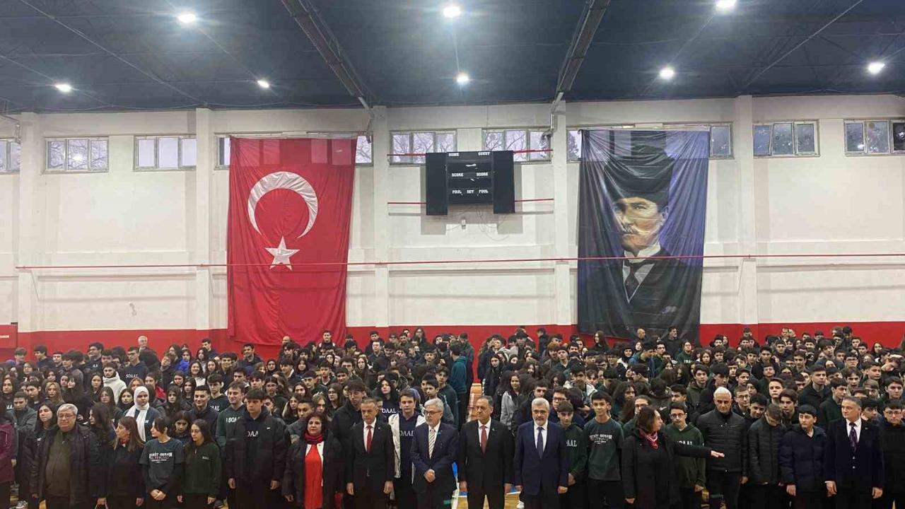 İkinci dönem, "İlk Ders: Bayrak" temasıyla başladı