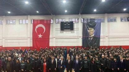 İkinci dönem, "İlk Ders: Bayrak" temasıyla başladı