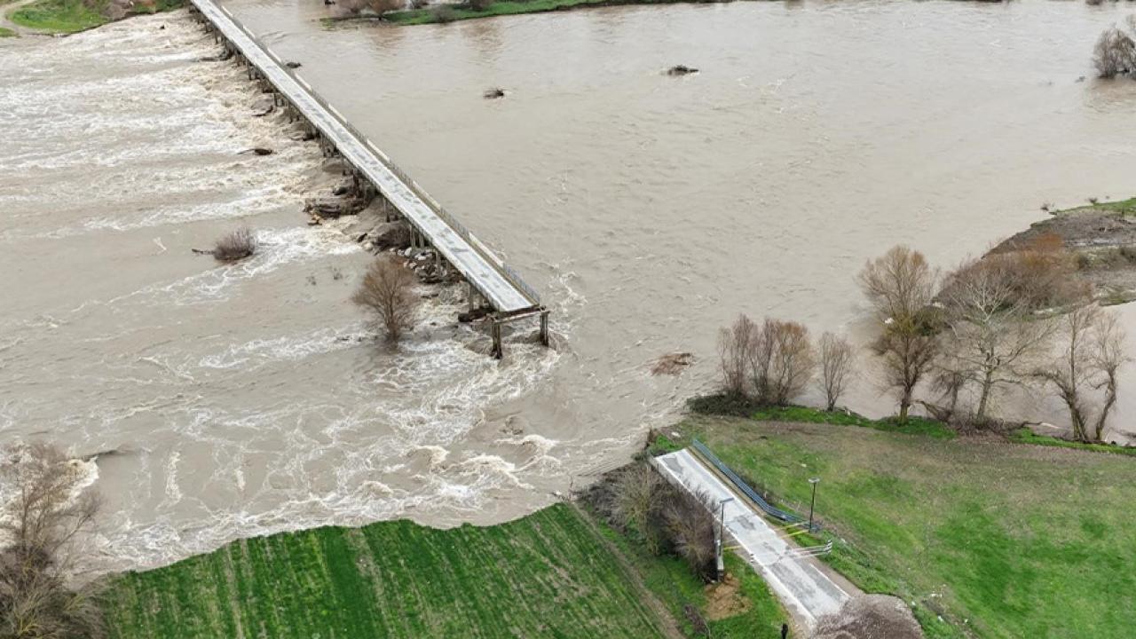 İkiye ayrılan Yıldız Köprüsü dron ile görüntülendi