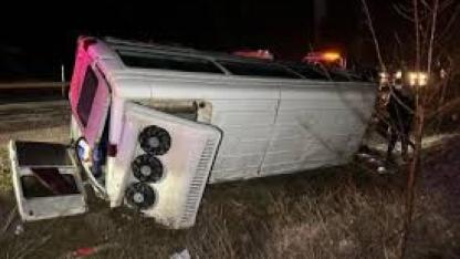 İşçi servisi şarampole devrildi: 17 yaralı