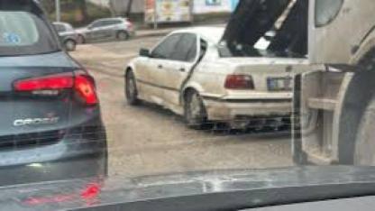 Kamyondaki demirler önündeki araca ok gibi saplandı, facia ucuz atlatıldı