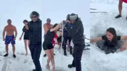 Kars’ta bir kadın Çıldır Gölü’nün buz gibi suyuna girdi