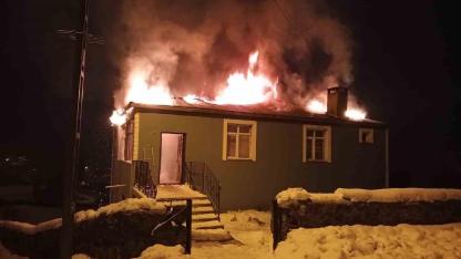 Kars’ta imam evi alev alev yandı