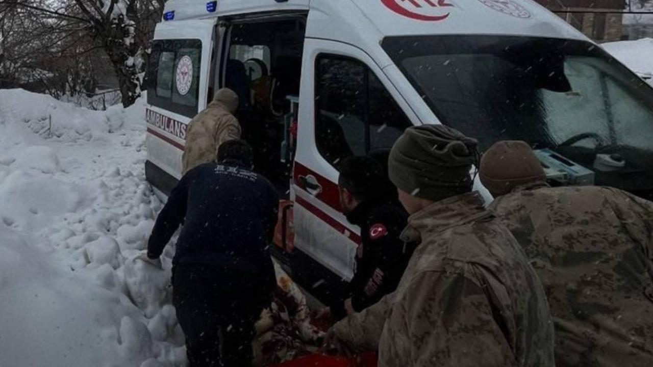 Kemaliye’de toprak kayması: 1 işçi hayatını kaybetti