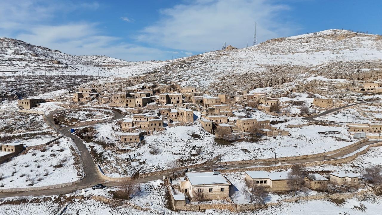 Mağara köyü yeniden canlanıyor