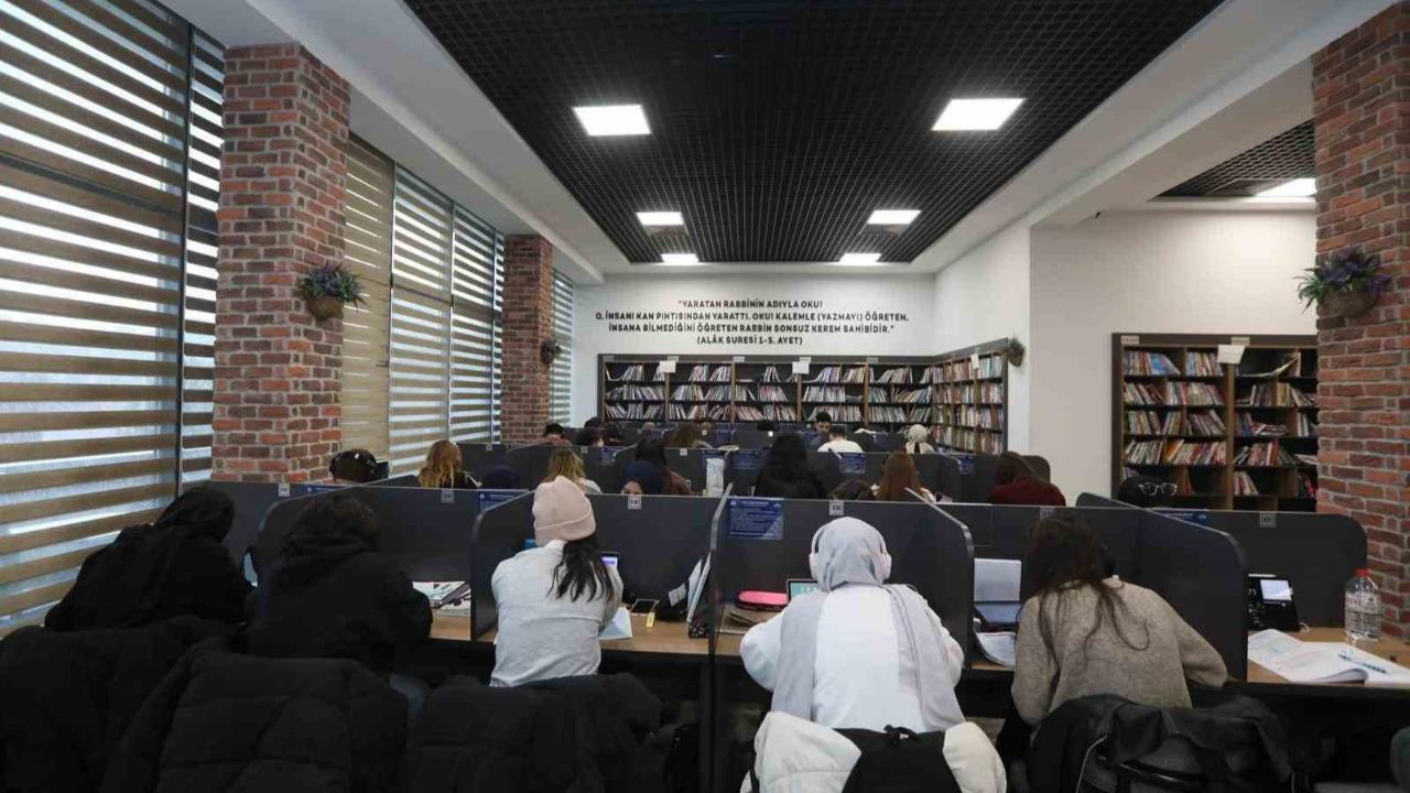 Millet kıraathaneleri Kağıthaneli gençlerin buluşma noktası oluyor