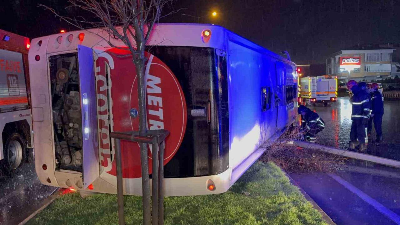 Samsun’da yolcu otobüsü devrildi: 6 yaralı
