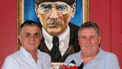 Samsunspor’un yeni Teknik Direktörü Fink, Samsun’a geldi