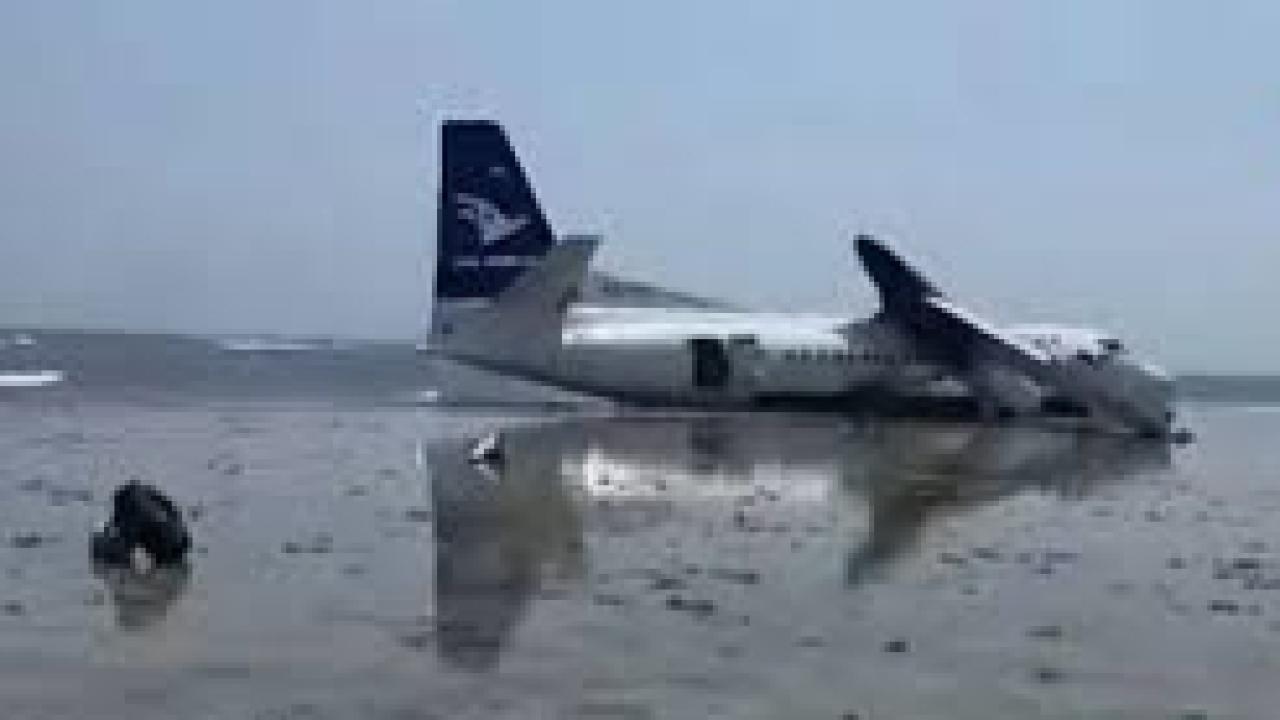 Somali'de yolcu uçağı Hint Okyanusuna acil iniş yaptı