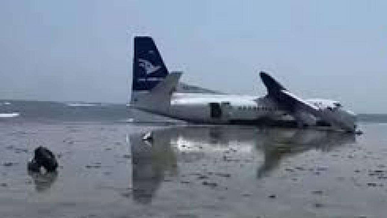 Somali'de yolcu uçağı Hint Okyanusuna acil iniş yaptı