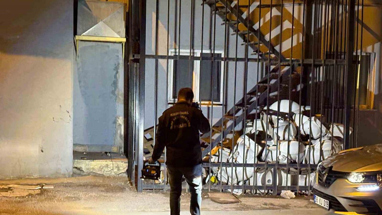 Tabancayla uğraşırken kendini vurdu, silahı yangın merdivenine sakladı