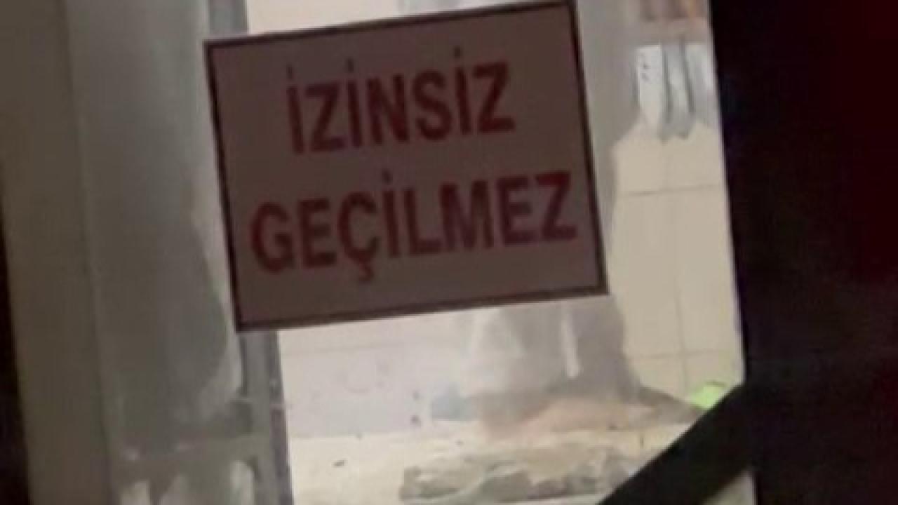 Tatlı hamurunu ayağıyla çiğnedi