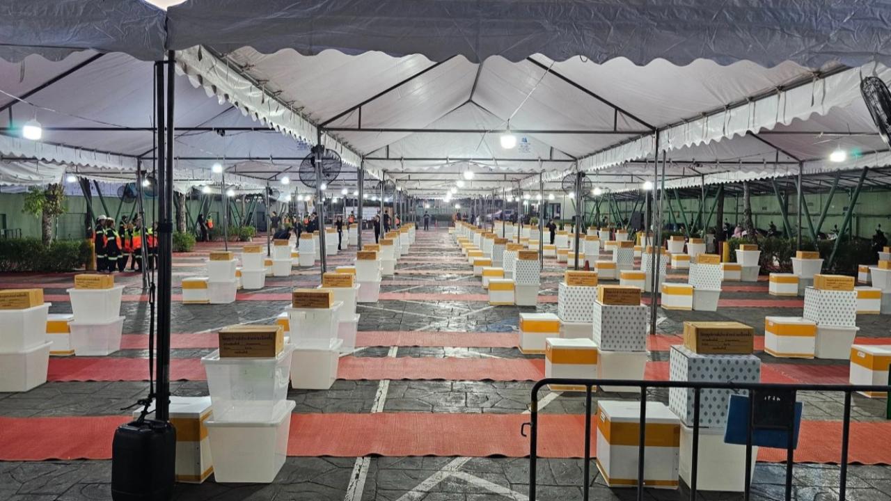 Tayland'da halk sandık başında